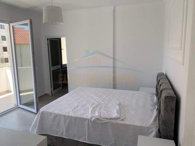 Durres, jepet me qera apartament 1+1 Kati 3, 108 m² 500 Euro (Qera, Apartament 2+1, "Rrota e Kuqe", Plazh)