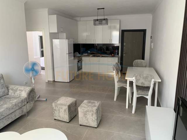 Durres, jepet me qera apartament 1+1 Kati 3, 108 m² 500 Euro (Qera, Apartament 2+1, "Rrota e Kuqe", Plazh)
