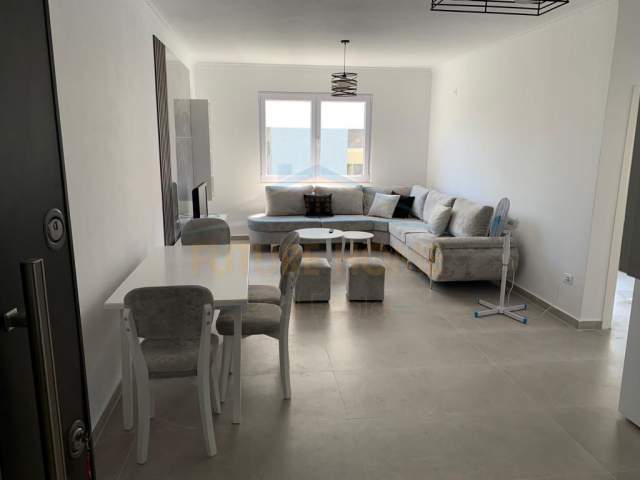Durres, jepet me qera apartament 1+1 Kati 3, 108 m² 500 Euro (Qera, Apartament 2+1, "Rrota e Kuqe", Plazh)