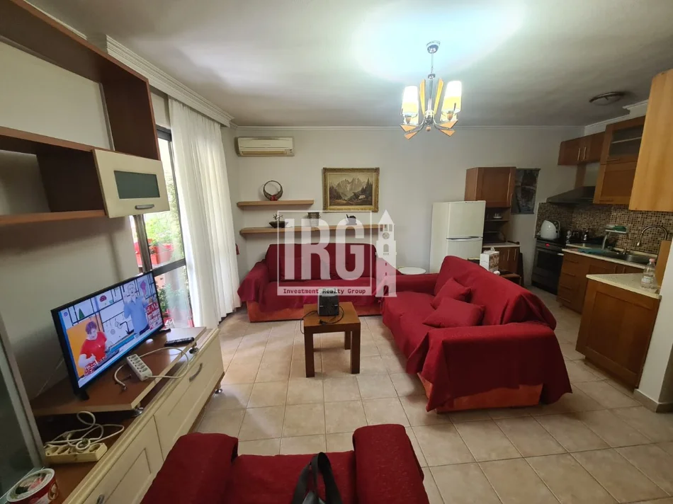 Tirane, jepet me qera apartament 1+1 Kati 6, 166 m² 450 € (rruga 5 maji)