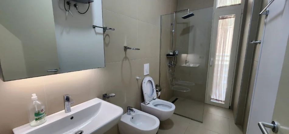 Vlore, shitet Vile 2+1+Ballkon , 313 m² (Palase)