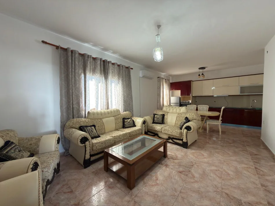 Tirane, jepet me qera apartament 2+1+Ballkon Kati 2, 144 m² 500 € (Rruga 5 Maji)