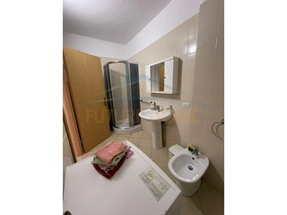 Durres, jepet me qera apartament 2+1, Kati 10, 90 m² 500 € (Vollga)