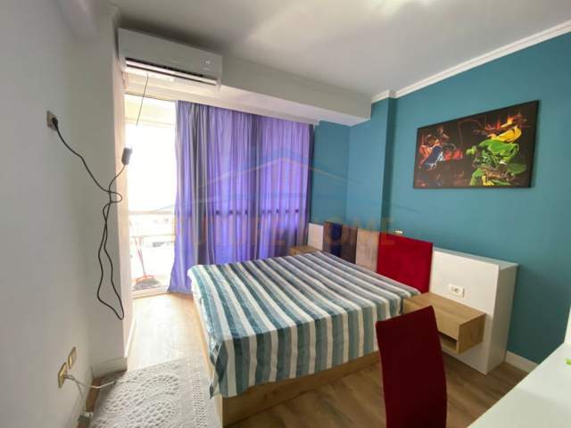 Tirane, jepet me qera apartament 1+1 Kati 6, 43 m² 320 Euro (Prane lokal bohem)