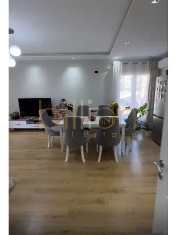 Tirane, jepet me qera apartament 2+1 Kati 2, 120 m² 600 € (Pallati Brigadave, Tirana, Albania)