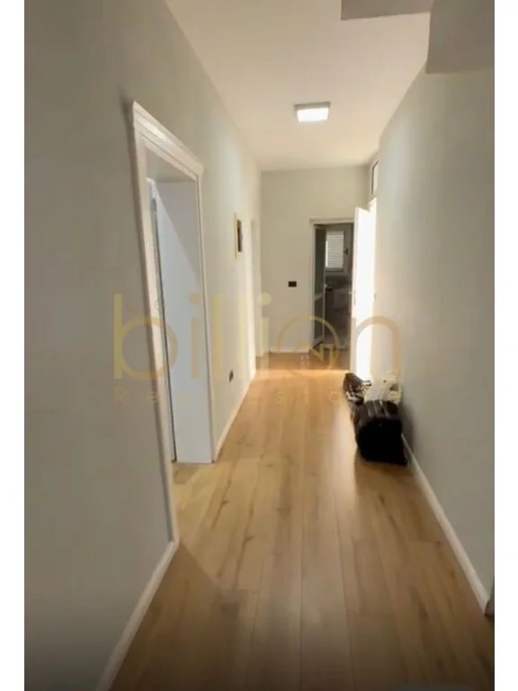 Tirane, jepet me qera apartament 2+1 Kati 2, 120 m² 600 € (Pallati Brigadave, Tirana, Albania)