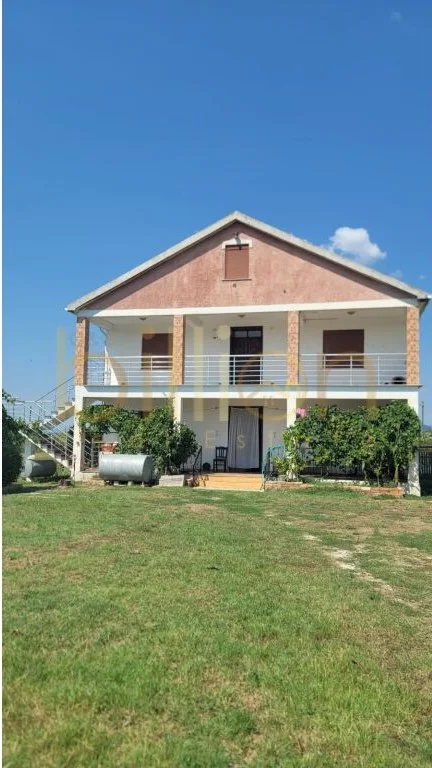 Kurbin, shitet truall , 3.000 m² 100.000 € (Sanxhak Laç, Laç, Albania)