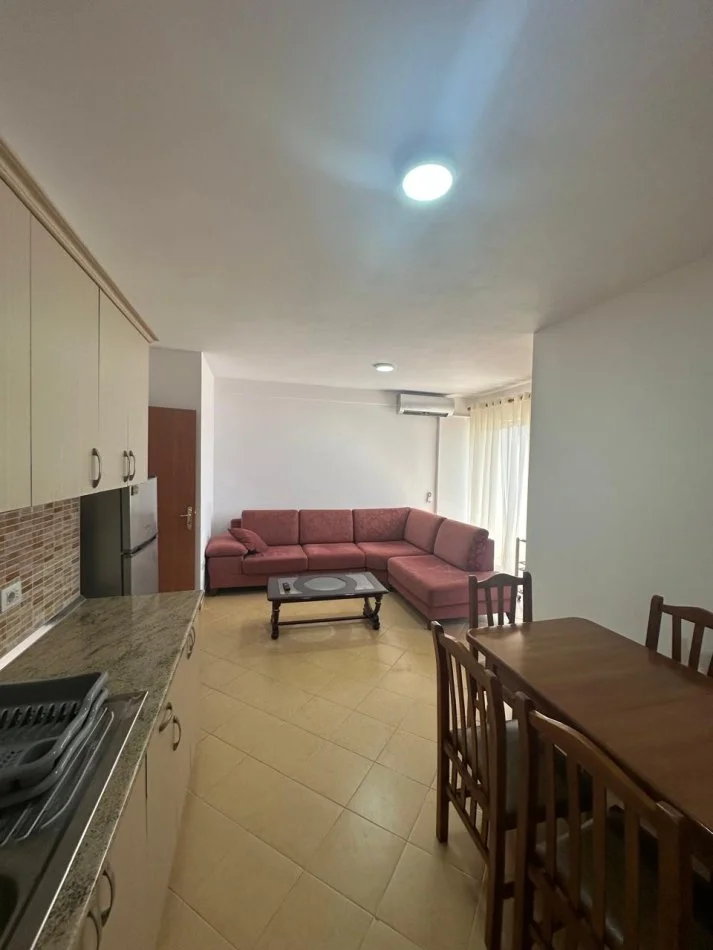 Tirane, jepet me qera apartament 2+1 Kati 5, 450 € (Perball Grand Gallery)