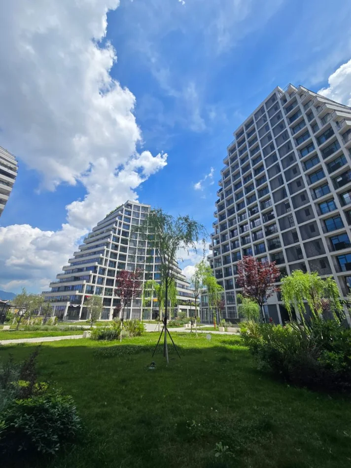 Tirane, shitet apartament 3+1 , 166 m² 