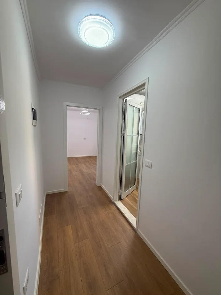 Tirane, shitet apartament 1+1 Kati 4, 53 m² 118.000 € (Xhamlliku)