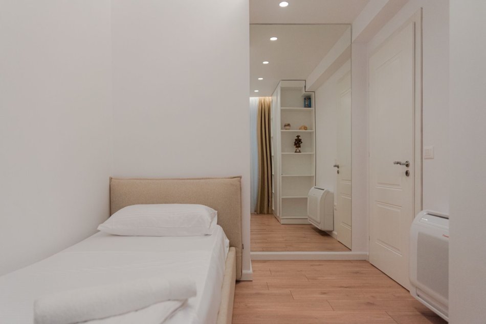 Tirane, jepet me qira apartament 2+1 Kati 12, 95 m² 900 € (Stacioni i Trenit)