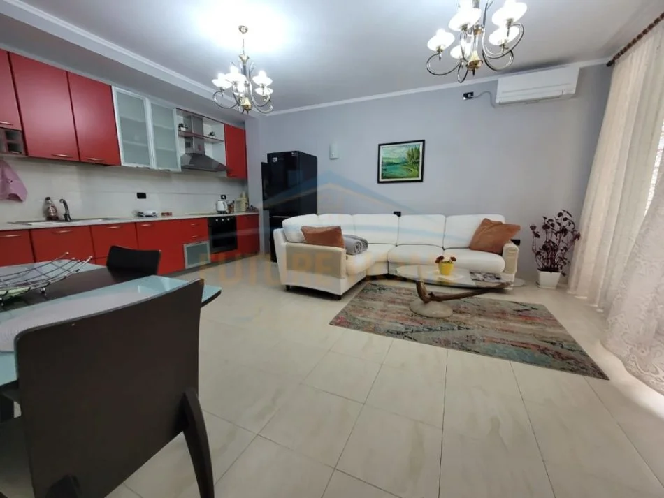 Tirane, jepet me qera apartament 2+1+Ballkon Kati 2, 90 m² 700 € (Bulevardi Zogu i I)