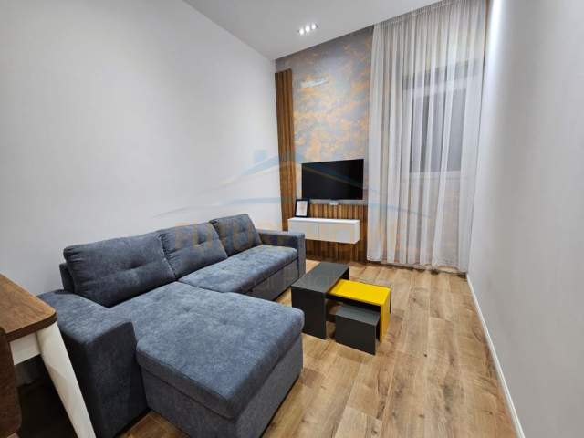 Tirane, jepet me qera apartament 1+1 Kati 12, 50 m² 500 Euro (Komuna e Parisit)