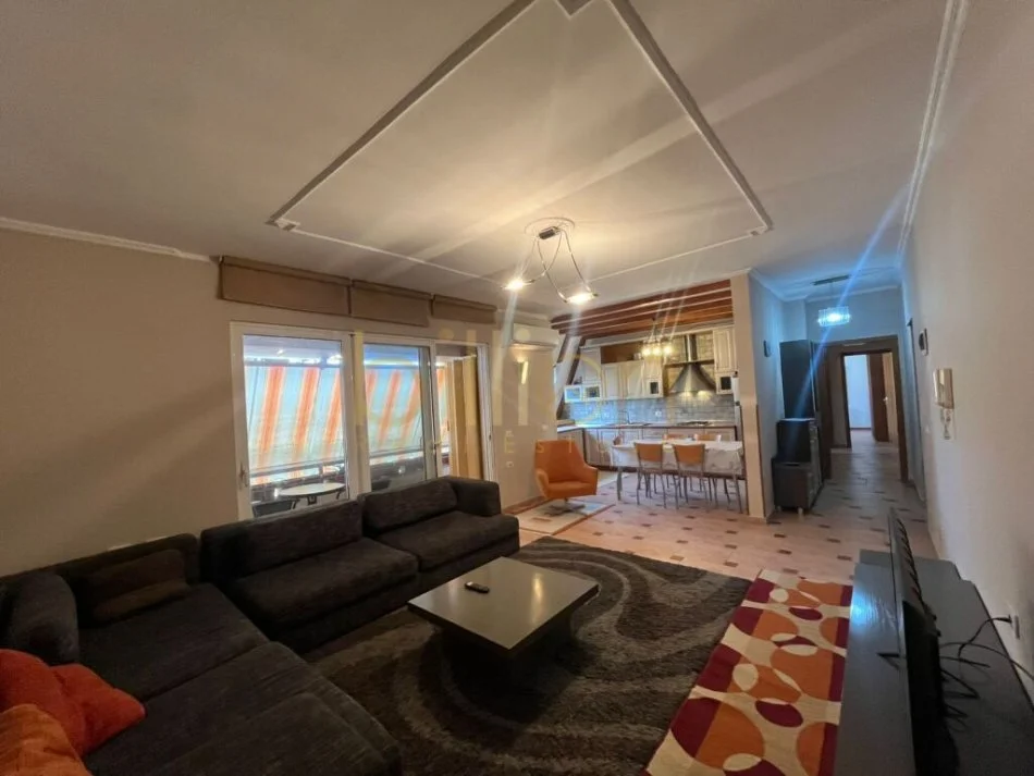 Tirane, jepet me qera apartament 2+1+Ballkon , 115 m² 750 € (Lake View , Tirane)