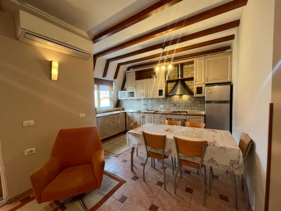 Tirane, jepet me qera apartament 2+1+Ballkon , 115 m² 750 € (Lake View , Tirane)