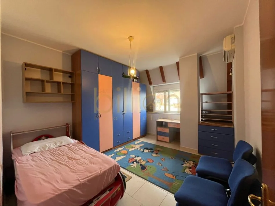 Tirane, jepet me qera apartament 2+1+Ballkon , 115 m² 750 € (Lake View , Tirane)