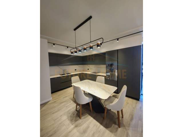 Tirane, jepet me qera apartament Kati 6, 124 m² 1.000 Euro (Rruga e Dibres)