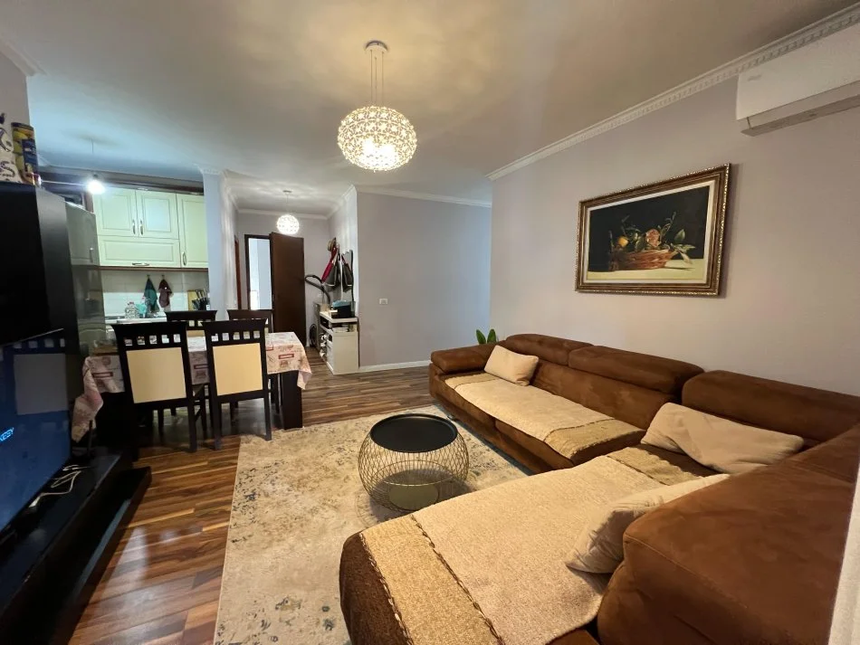 Tirane, shes apartament 2+1+Aneks+Ballkon Kati 6, 97 m² 130.000 € (Yzberisht)