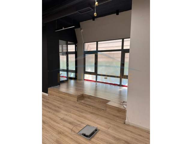 Tirane, jepet me qera zyre Kati 1, 103 m² 700 Euro (Rruga e Kavajes)