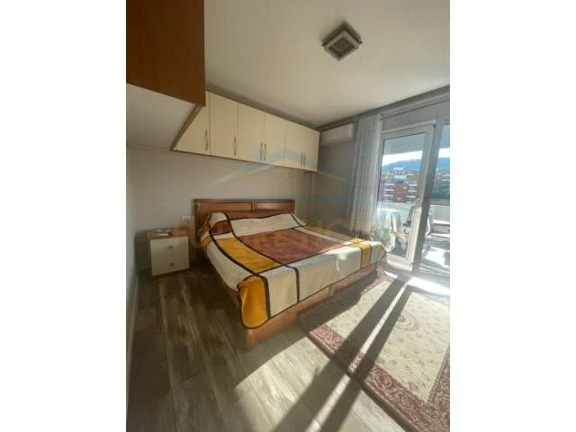 Tirane, shitet apartament Kati 7, 197 m² 260.000 Euro (Prane Xhamise)