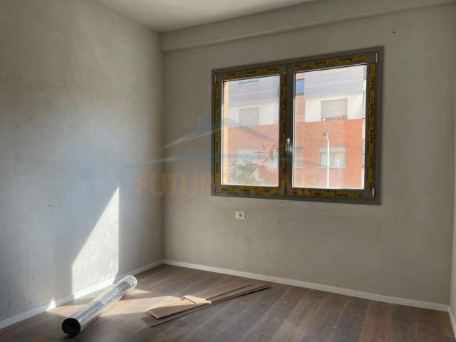 Tirane, jepet me qera apartament Kati 1, 97 m² 450 Euro (Shkolla Bashkuar)