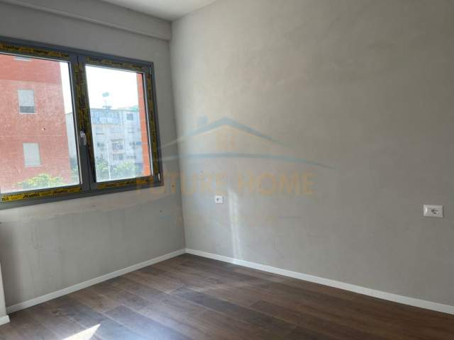 Tirane, jepet me qera apartament Kati 1, 97 m² 450 Euro (Shkolla Bashkuar)