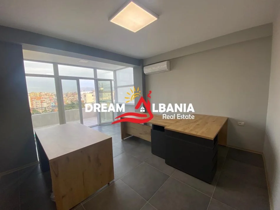 Tirane, jepet me qera zyre Kati 7, 100 m² 500 € (prane ambasades Amerikane)
