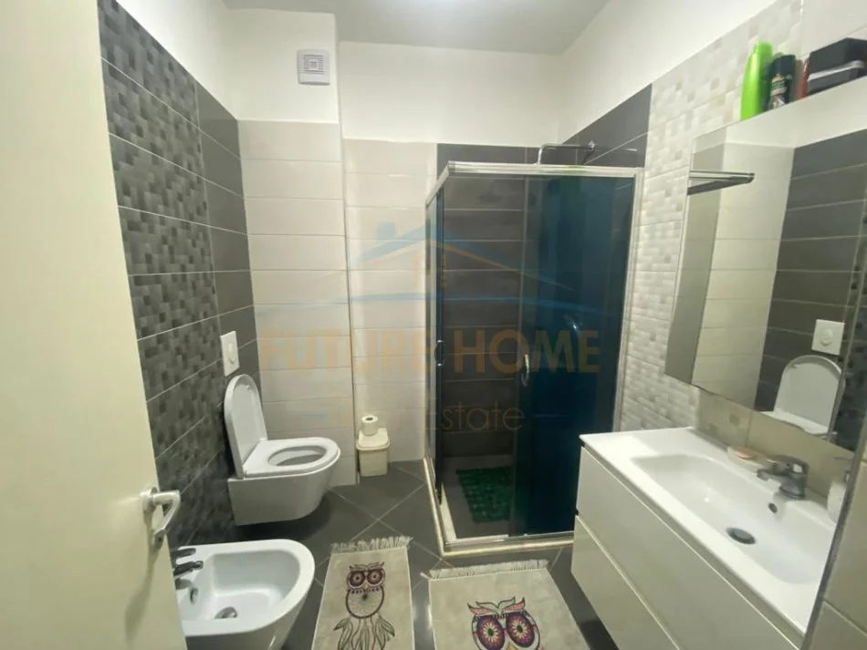 Durres, shitet apartament 2+1 Kati 2, 120 m² 200.000 € (Rruga e Portit , Durres)