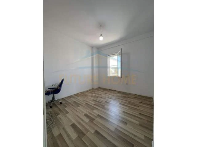 Tirane, jepet me qera apartament 2+1 Kati 7, 97 m² 400 Euro (Unaza e Re)