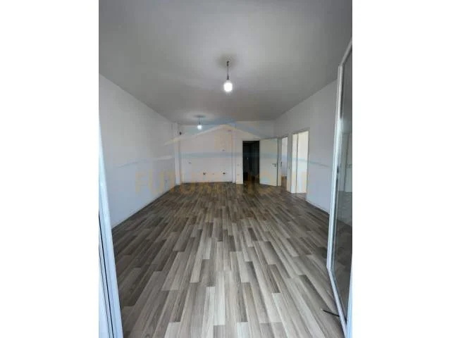 Tirane, jepet me qera apartament 2+1 Kati 7, 97 m² 400 Euro (Unaza e Re)