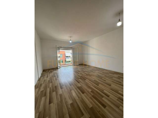 Tirane, jepet me qera apartament 2+1+BLK Kati 7, 97 m² 450 Euro (unaza e re)
