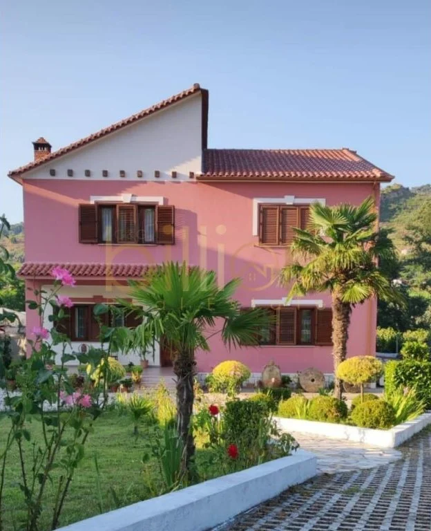 Tirane, jepet me qera Vile 2 Katshe , 288 m² 1.400 € (Ndroq, Tirana, Albania)