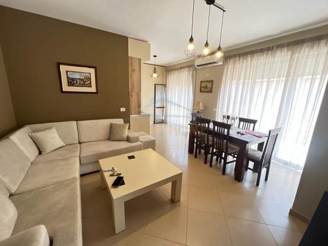 Tirane, jepet me qera apartament 2+1+BLK Kati 7, 114 m² 650 Euro (parku)
