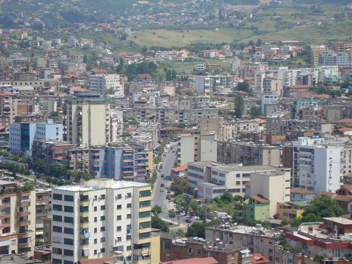 Tirane, jepet me qera apartament 1+1 Kati 3, 75 m² 450 € (Ali Demi)