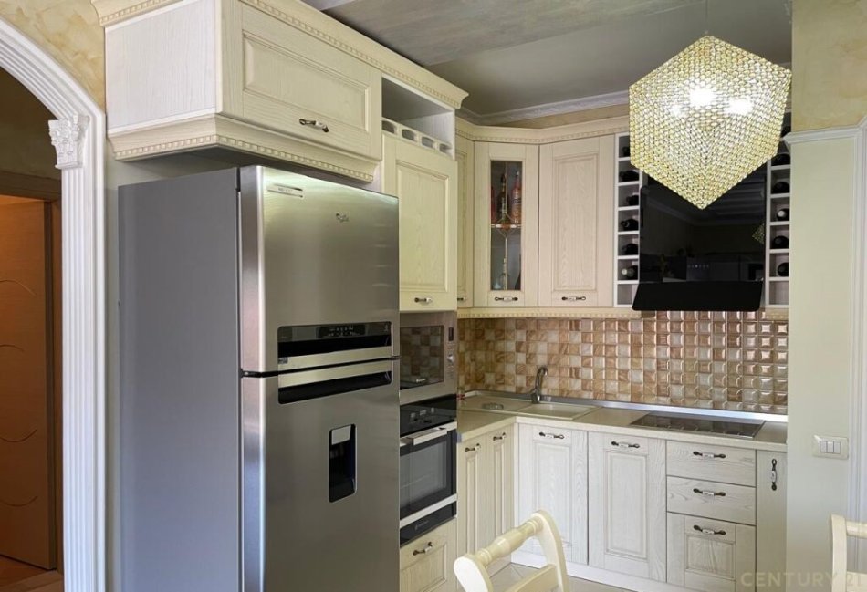 Tirane, jepet me qera apartament 2+1 Kati 2, 100 m² 500 € (Yzberisht)