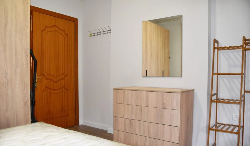 Tirane, jepet me qera apartament 1+1+Ballkon Kati 3, 65 m² 600 € 