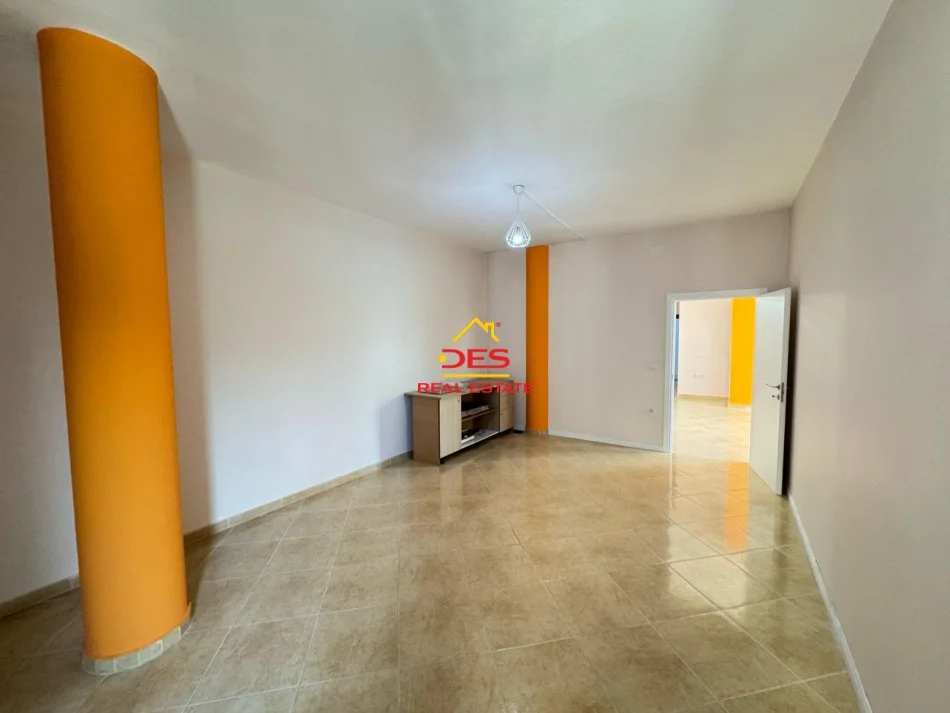 Vlore, jepet me qera ambjent biznesi Kati 2, 89 m² 350 € (Rruga Veledin kollozi)