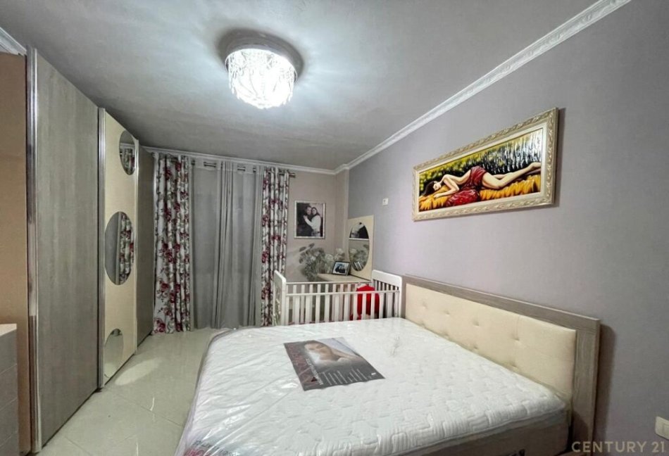 Tirane, jepet me qera apartament 2+1 Kati 2, 100 m² 500 € (Yzberisht)