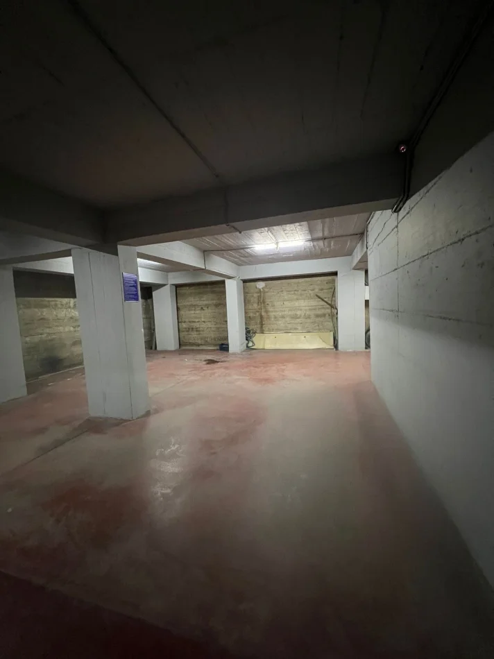 Tirane, shitet garazh | post parkimi Kati -1, 313 m² (Prane rrethit te Astirit)