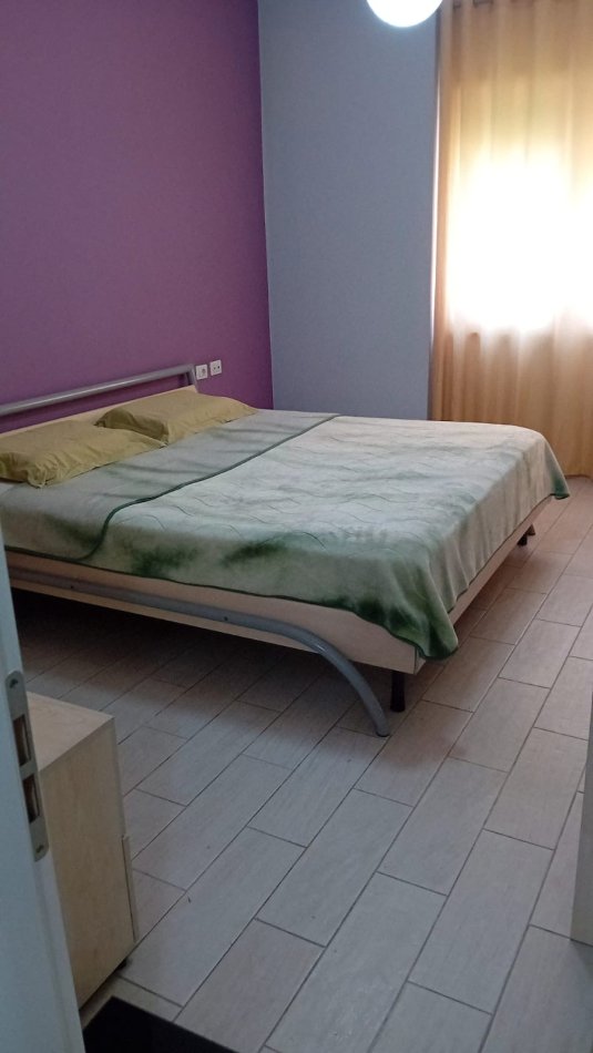 Tirane, jepet me qera apartament 2+1+Ballkon Kati 4, 90 m² 550 € (Kodra e Diellit)