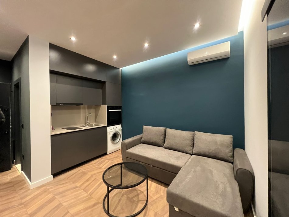 Tirane, jepet me qera apartament 1+1 , 600 € (liqeni i thate)