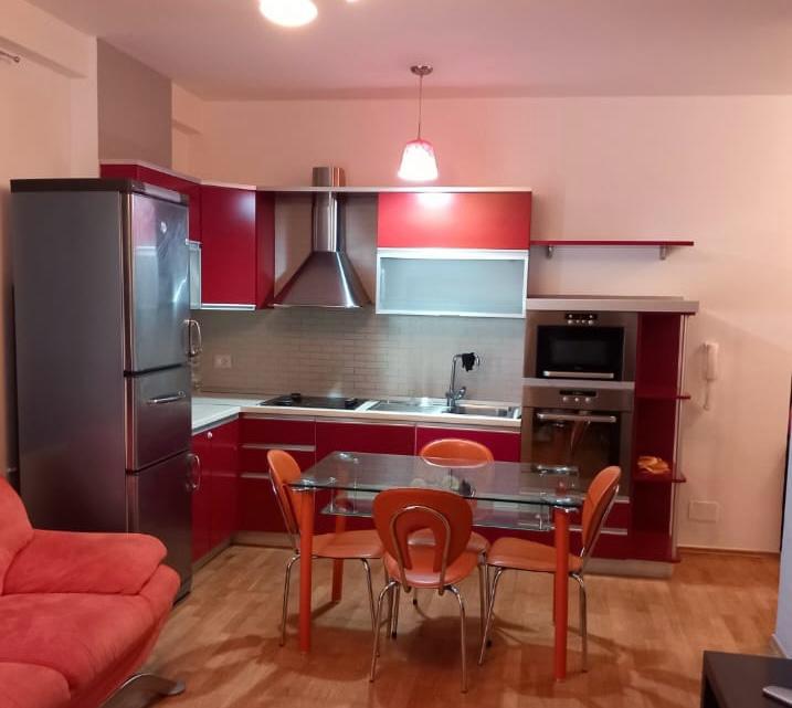 Tirane, jepet me qera apartament 1+1 Kati 4, 65 m² 600 € (21 Dhjetori)