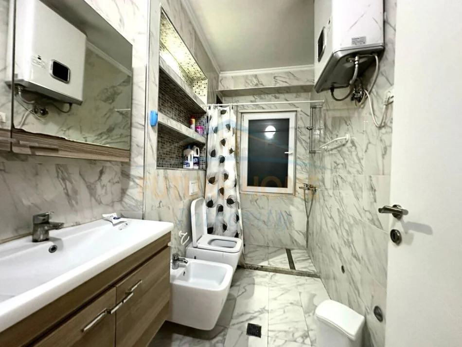 Tirane, jepet me qera apartament 2+1+Ballkon Kati 4, 120 m² 550 € (Asitr)