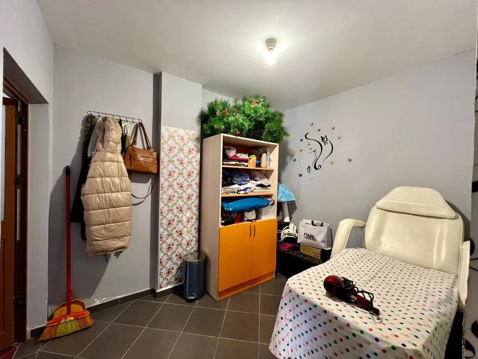 Tirane, shitet ambjent biznesi Kati 0, 33 m² 60.000 € (Idriz Dollaku - Ali Demi)