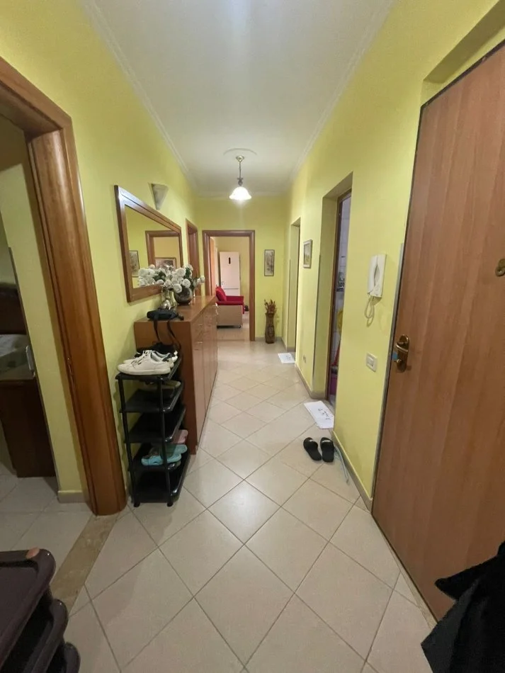 Tirane, shes apartament duplex 3+1+Aneks+Ballkon Kati 5, 106 m² 180.000 € (Rruga bardhyl)