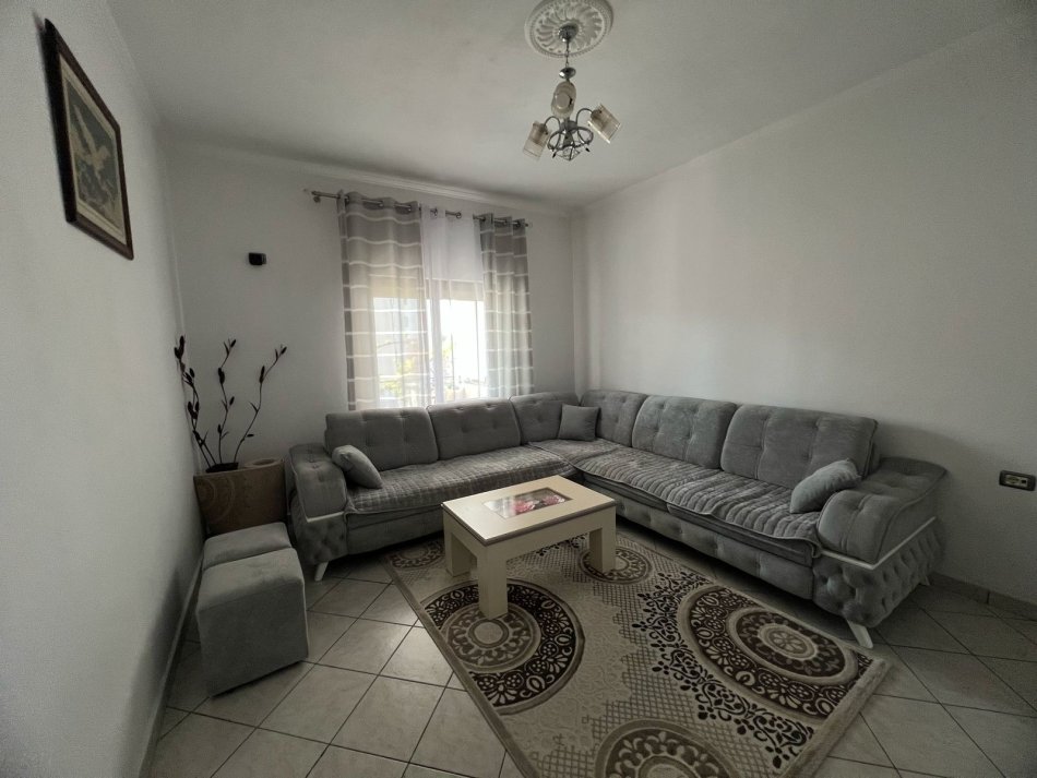 Tirane, jap me qera apartament 2+1+Aneks+Ballkon Kati 1, 135 m² 400 € (Rr. Ali Shefqeti, Shkoze)