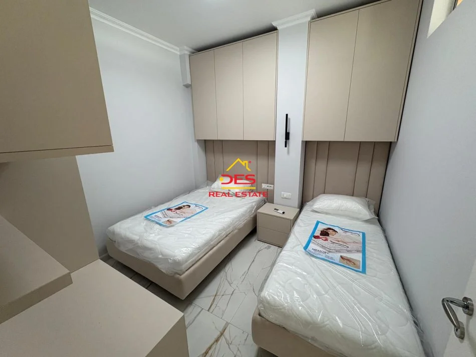 Vlore, jepet me qera apartament 2+1+Ballkon Kati 6, 90 m² 500 € (Rruga Irakli Pylli)