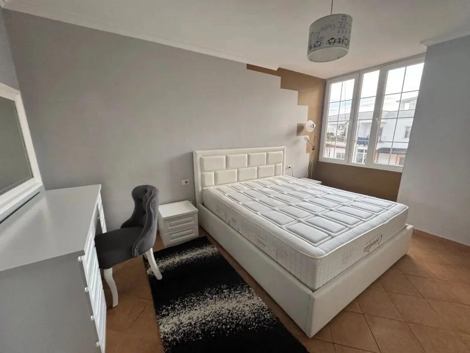 Tirane, jepet me qera apartament 2+1 Kati 8, 90 m² 450 € (Bulevardi Migjeni , Yzberisht)