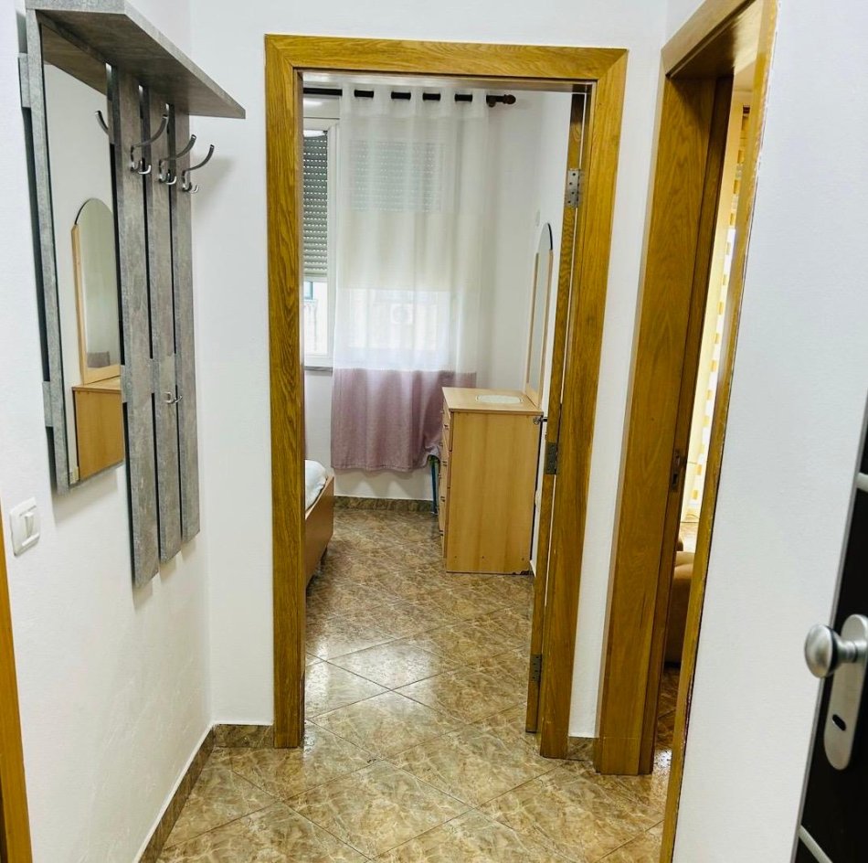 Tirane, jepet me qera apartament 1+1 Kati 5, 57 m² 550 € (Ish ekspozita)