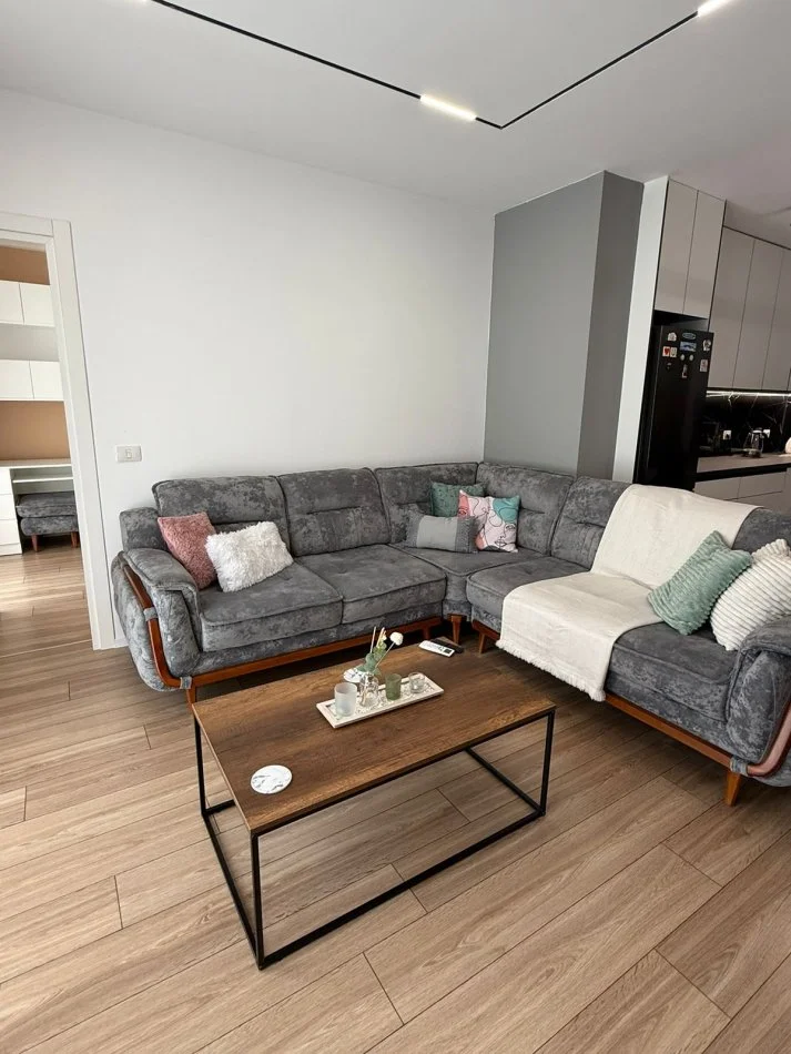 Tirane, jepet me qera apartament 2+1 Kati 4, 98 m² 900 € 